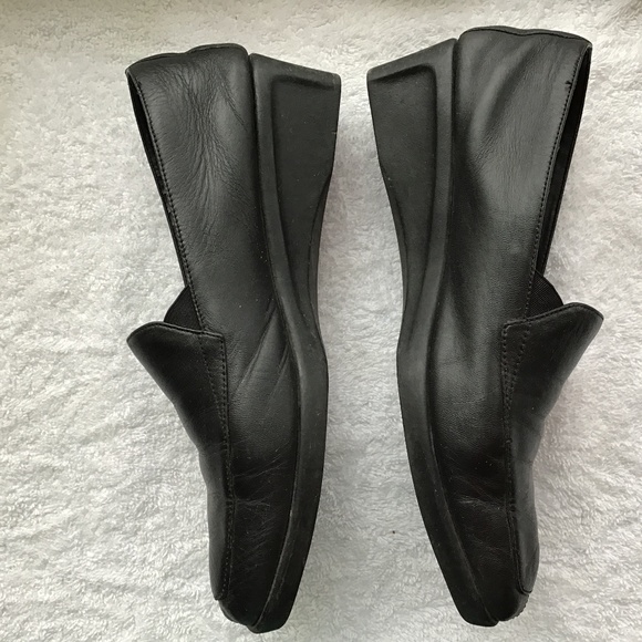 Women's Black Leather Loafers - Picture 2 of 6